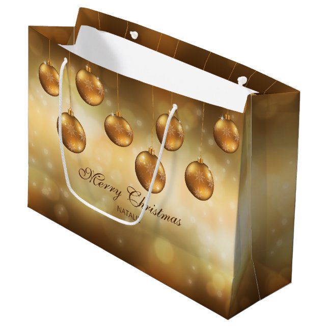goldgelbe Weihnachtsbaumchen mit eigenem Text Große Geschenktüte (Vorderseite Schrägansicht)