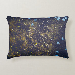 Goldglitter und glitzernde blaue Sterne auf schwar Dekokissen
