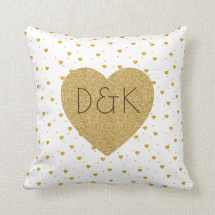 Goldherzen auf weißer Monogramm Kissen