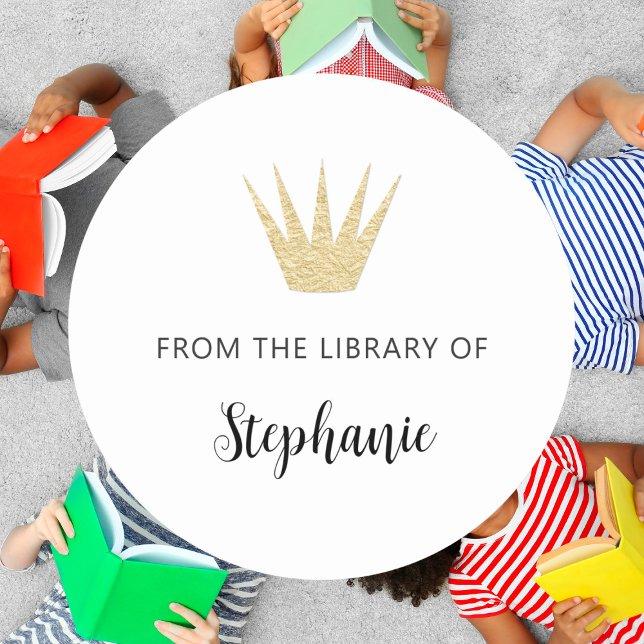 Goldkrone aus der Bibliothek des Buchaufklebers Runder Aufkleber (Von Creator hochgeladen)