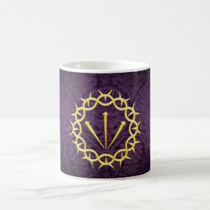 Goldkrone von Thornen auf dunklem Lila Hintergrund Kaffeetasse
