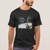 Goldlegale Skala des Gerechtigkeits-T - Shirt