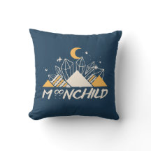Goldmedaille-Pyramiden und Kristall