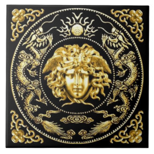 Goldmedusa und verzierter Wandfliese Fliese