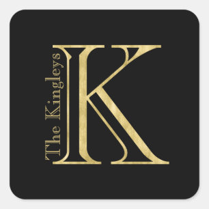 Goldmonogramm K und Name auf einer beliebigen Farb Quadratischer Aufkleber