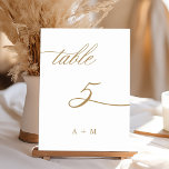 Goldromantik-Hochzeit Nummer 5, Tischnummer<br><div class="desc">Tabelle 5. Bitte Karo alle verfügbaren Nummern. | Romantische und elegante Wirble Kalligraphie Hochzeitsfeier Tischnummer mit Initialen. Für eine weiter gehende Anpassung dieses Designs klicken Sie bitte auf den BUTTON BLAU DESIGN TOOL oben!</div>
