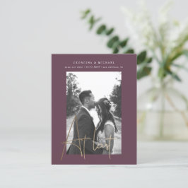 Goldskriptkarte mit einem Foto Verlobung