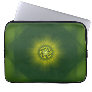 Goldstaubblüte – Botanisches Fraktal Laptopschutzhülle