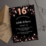 Goldsterne der Schwarzen Rose Sweet 16 Einladungspostkarte<br><div class="desc">Ein klassischer schwarzer Hintergrund mit goldenen Sternen aus der Rose. Personalisieren und fügen Sie einen Namen und Party-Details hinzu. Nummer 16 wird mit einem Ballonstil-Skript geschrieben.</div>