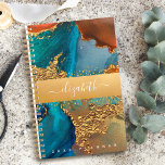 Goldtürkisfarbene Goldschrift aus Marmor Planer<br><div class="desc">Ein funkelnd, Imitat vergoldetes Band mit dem Schrifttypografiennamen überlagert einen reichen, goldfarbenen, türkisblauen und gelb-orangefarbenen Aquarellhintergrund auf diesem schicken, eleganten, trendigen individuelle Name-Jahresplaner. Personalisieren Sie mit Ihrem Namen. Dieser Planer ist in zwei Größen erhältlich: klein (5.5"x8.5") und mittel (8.5"x11"). Macht jedes Mal, wenn ihr es benutzt, eine lustige und stilvolle...</div>