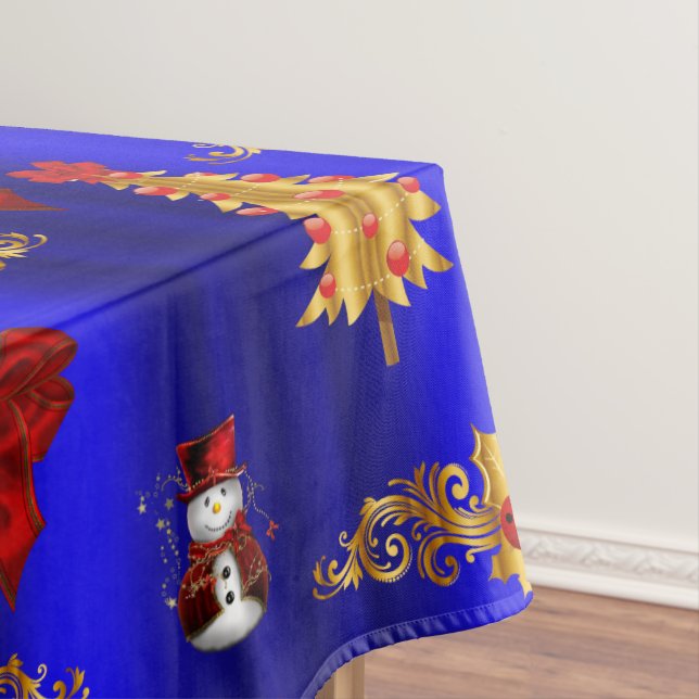 Goldweihnachtliche Dekorationen auf blau Tischdecke (Beispiel)