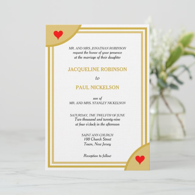 Goldweiße Monogramm Geometrische Hochzeitroherzen Einladung (Stehend Vorderseite)