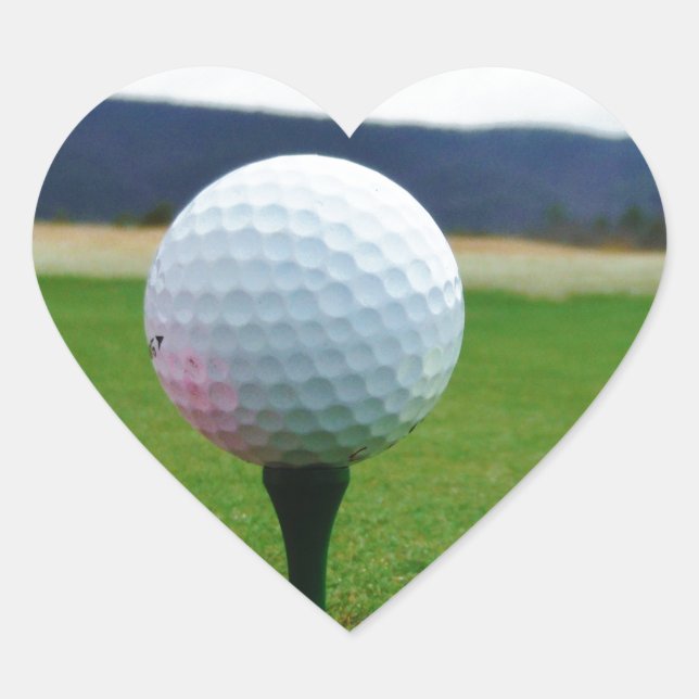 Golf Ball auf dem Golfplatz Herz-Aufkleber (Vorderseite)