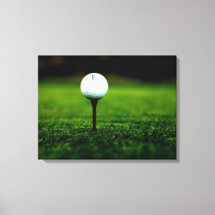 Golf-Ball auf T-Shirt, reicher grüner Leinwanddruck
