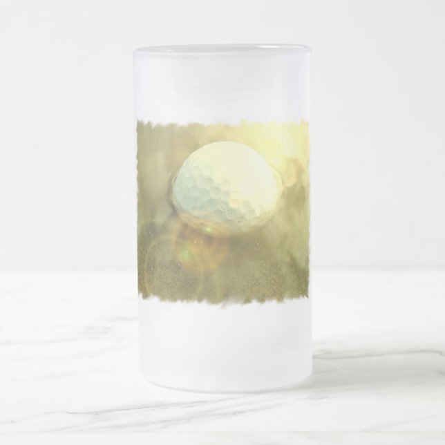 Golf-Ball gehaftet in der Schlamm-Bier-Tasse Mattglas Bierglas (Mittel)