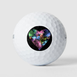 Golf Ball mit farbenfroher schwarzer Herzkulisse