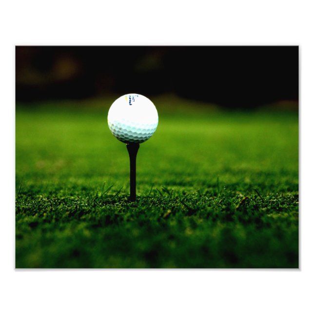 Golf Ball on T-Shirt mit Green Turf Foto Print (Vorne)