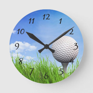 Golf ball on tee runde wanduhr