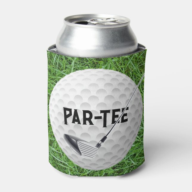 Golf Club mit Ball auf grünem Gras Dosenkühler (Kanne Vorderseite)