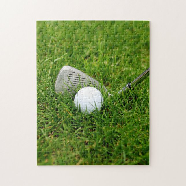 Golf Club und Golf Ball (Vertikal)