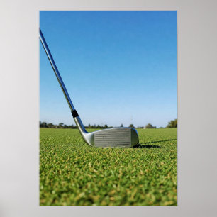 Golf-Eisen und Bälle auf frischem grünem Rasen Poster