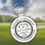 Golf Hole in einem klassischen Custom Schlüsselanhänger<br><div class="desc">Die klassische Retro-Optik mit altertümlicher Briefmarke. Personalisieren Sie den Namen,  die Nummer des Ortes Loch und das Datum,  um einen großen Sake zu schaffen,  um dieses fantastische Loch in einem zu feiern. Entwickelt von Thisisnotme©</div>