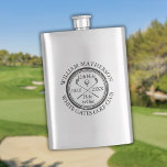 Golf Hole in einem klassischen Personalisierten Flachmann<br><div class="desc">Personalisieren Sie den Namen,  die Position Loch Nummer und das Datum,  um einen großen Golfkeepake zu schaffen,  um dieses fantastische Loch in einem zu feiern. Entwickelt von Thisisnotme©</div>