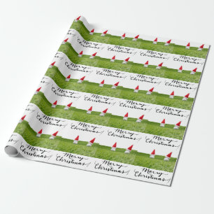 Golf Hut und Tee auf grünem Gras für Weihnachten Geschenkpapier