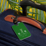 Golf Player Cool Classy Monogram Gepäckanhänger<br><div class="desc">An elegant and stylish tag to identify your golf things... with a monogrammed design for golf players, to personalize with his name and initials on a green background... and with template to add a slogan or name of the Golf Club. It features a classic design with a male golfer icon,...</div>