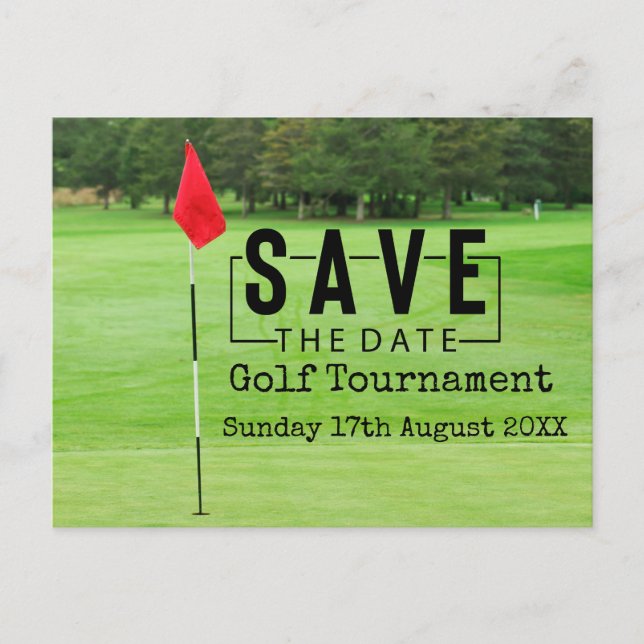 Golf Save the Date mit Golfflagge auf grün Ankündigungspostkarte (Vorderseite)