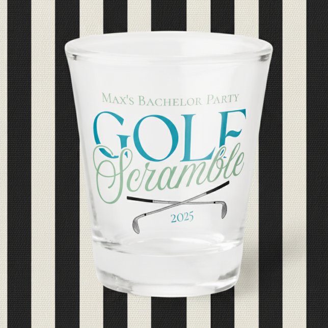 Golf Scramble Moderne einfache Golf Bachelor Party Schnapsglas (Get ready to swing into celebration with this custom Golf Scramble bachelor party design!)