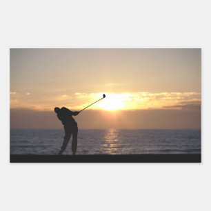 Golf spielen bei Sonnenuntergang Rechteckiger Aufkleber