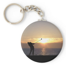 Golf spielen bei Sonnenuntergang