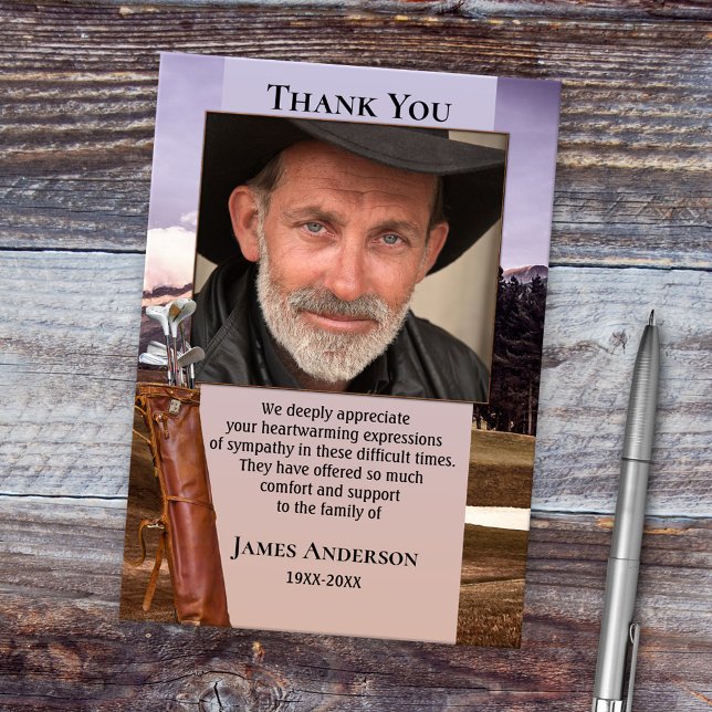 Golf Themed Beileid Beerdigung Foto Danke Karte (Heartfelt memorial or funeral photo Thank You card with golf clubs and golf course)