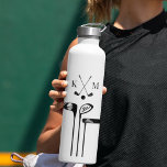 Golf Vathers Day Geschenk für Freunde Cool Golf Cu Trinkflasche<br><div class="desc">Dieses moderne Design der Wasserflasche zeichnet sich durch ein Golflogo und Ihre Initialen in fett schwarzem Text aus. Das Design ist einfach,  stilvoll und beruflich. Fügen Sie Ihren Namen hinzu und machen Sie es zu Ihrem.</div>