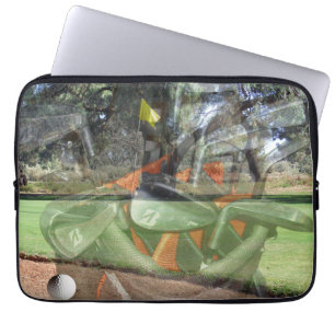 Golfbag in einer geschichteten Komposition, Laptopschutzhülle