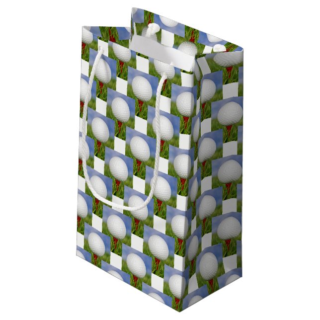 Golfball auf Abschlag Kleine Geschenktüte (Rückseite Schrägansicht)