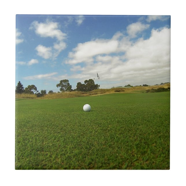 Golfball auf dem Grün, Fliese (Vorderseite)