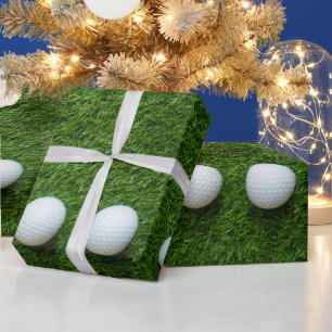 Golfball auf grünem Gras Geschenkpapier