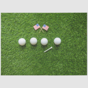 Golfball auf grünem Gras mit USA-Flagge Seidenpapier