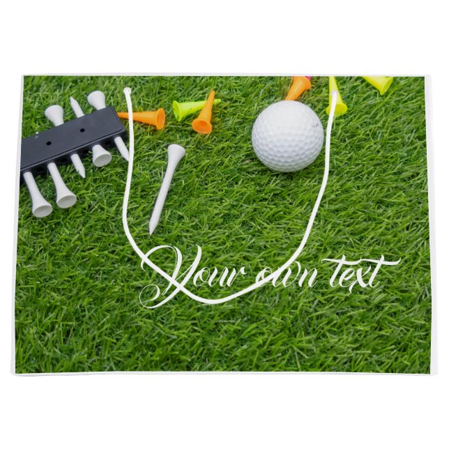 Golfball mit bunten T-Shirts auf grünem Gras Große Geschenktüte (Vorderseite)