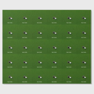 Golfball neben Loch auf grünem Rasen Golfplatz Geschenkpapier
