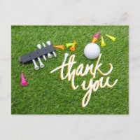 Golfball und buntes Tee-Green Gras Vielen Dank