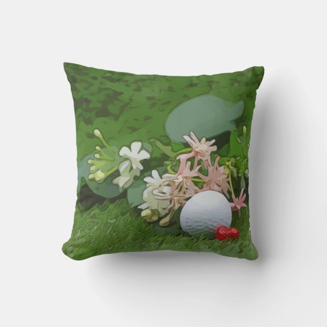 Golfball und Tee mit Liebe auf grünem Gras Außenbe Kissen (Vorderseite)