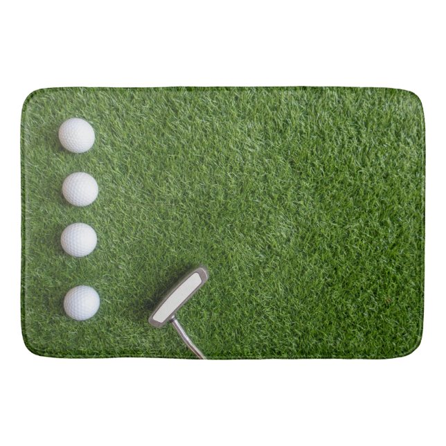 Golfbälle sind auf grünem Rasenbad Badematte (Vorderseite)
