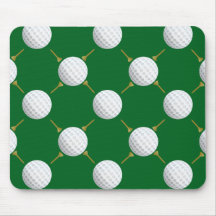 Golfbälle und T-Shirts auf Green