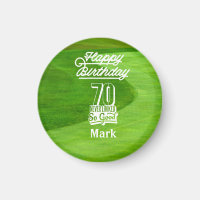 Golfer auf grünem Gras zum 70. GolfGeburtstag