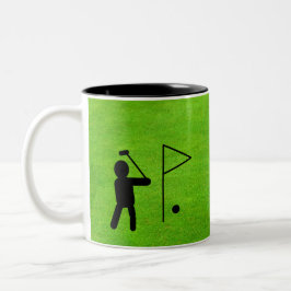 Golfer auf grüner Silhouette auf Golfplatz Zweifarbige Tasse