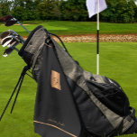 Golfer mit Monogramm, modernes, elegantes Gold Golfhandtuch<br><div class="desc">Trendiges Luxus-exklusives mit Monogramm Goldhandtuch mit einem vergoldeten Kupfer-Glitzer-Quadrat aus Imitat und Linien mit einem stilvollen eleganten Look. Personalisieren Sie es mit Ihrem Namen oder Familiennamen und Monogrammnamen Anfangsbuchstaben.</div>