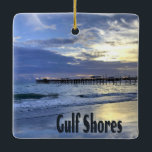 Golfküste Alabama Beach Sunrise Pier Keramikornament<br><div class="desc">Golfküsten Alabama Strand Sonnenaufgang PierSchöner Strand an den Golfküsten in Alabama mit den Wellen in die Küste,  wenn die Sonne steigt u=in den Himmel mit den Wolken und blauen Himmel.  Der Steg im Hintergrund ist ein friedliches Ambiente.</div>